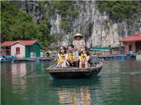 Discover the Top 4 most beautiful idyllic fishing villages in Ha Long