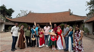 Hanoi – Duong Lam Ancient Village – Quang Phu Cau Village 1 Day