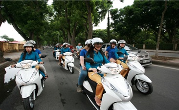 Hanoi Food Tour At Night On Motorbike