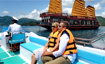 Nha Trang Bay Discovery Day Cruises