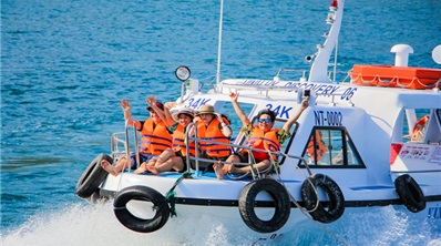 Vinh Hy Bay Snorkelling