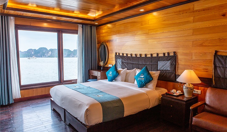 Enjoy 5* Experience on Oasis Bay Party Cruise 3 days 2 night