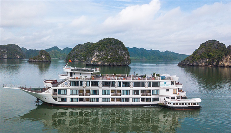 Enjoy 5* Experience on Oasis Bay Party Cruise 3 days 2 night