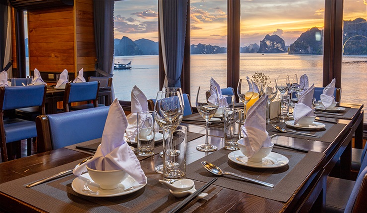 Enjoy 5* Experience on Oasis Bay Party Cruise 3 days 2 night